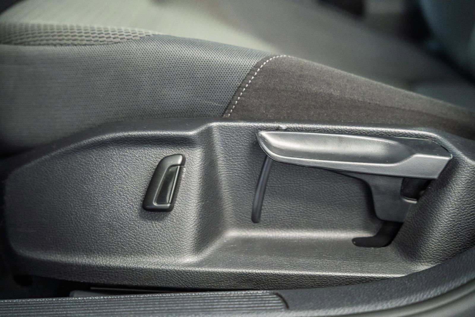 Used 2018 Volkswagen Golf SE FWD image 35