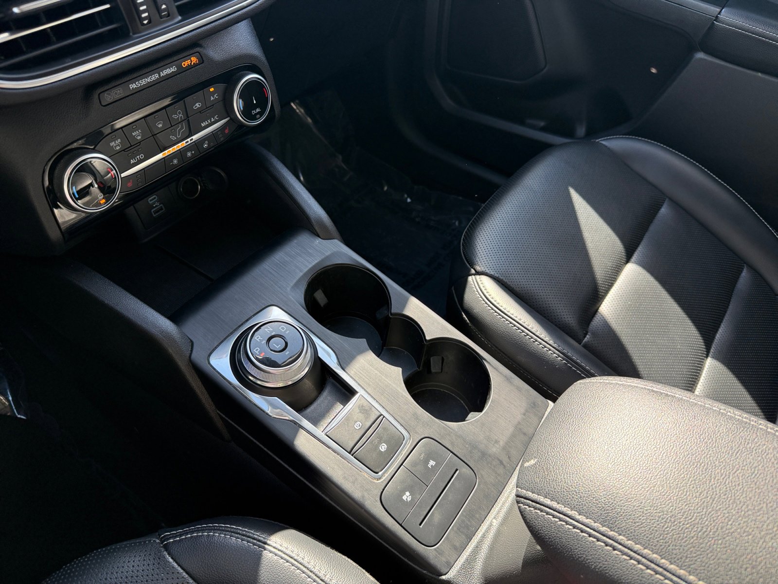 Certified 2022 Ford Escape Titanium AWD/4WD image 13