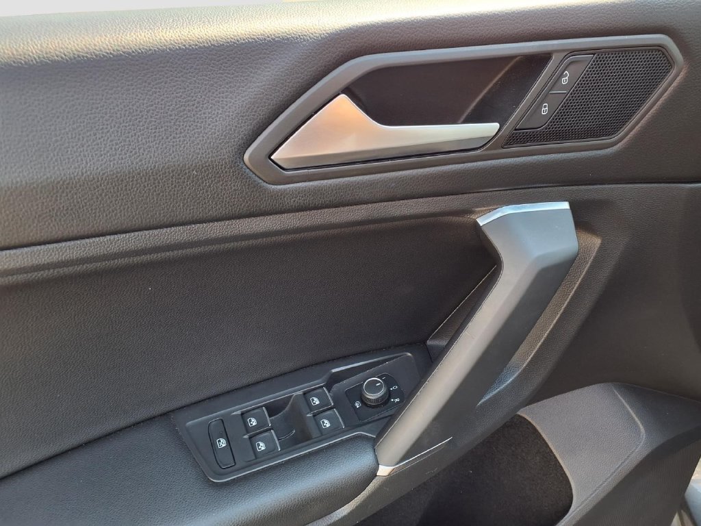 Used 2020 Volkswagen Tiguan SE R-Line FWD image 24