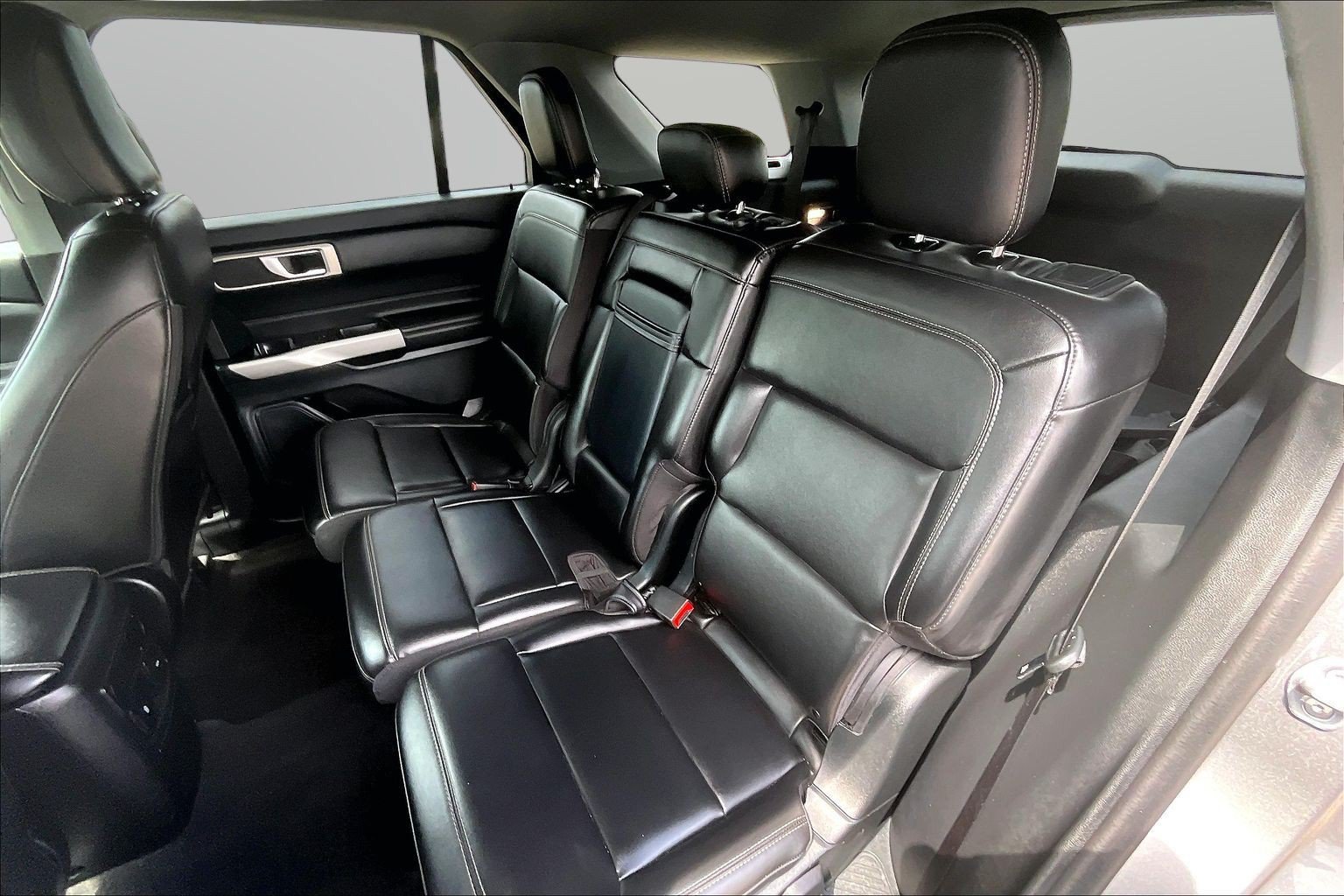 Certified 2023 Ford Explorer XLT w/ Equipment Group 202A AWD/4WD image 18