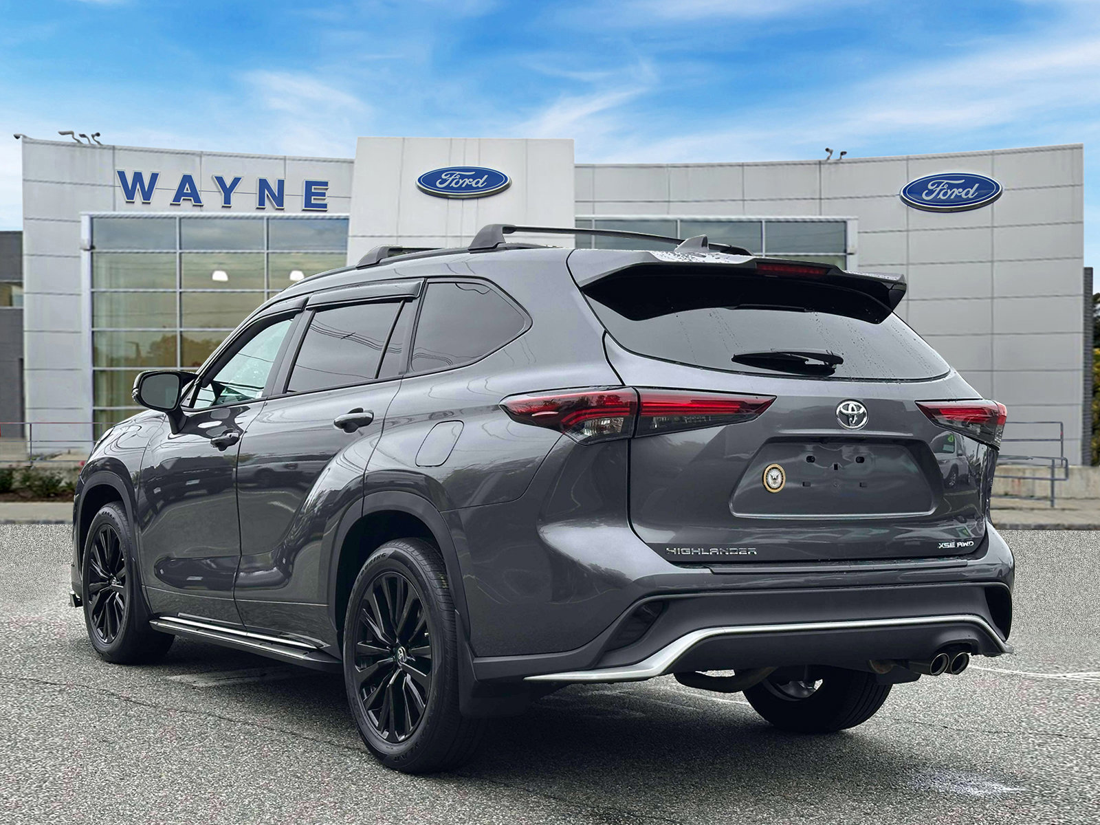 Used 2024 Toyota Highlander XSE image 3