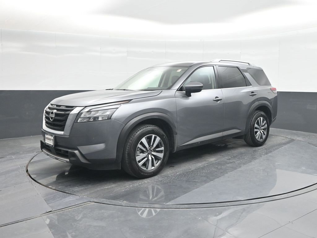 Used 2025 Nissan Pathfinder SL image 3