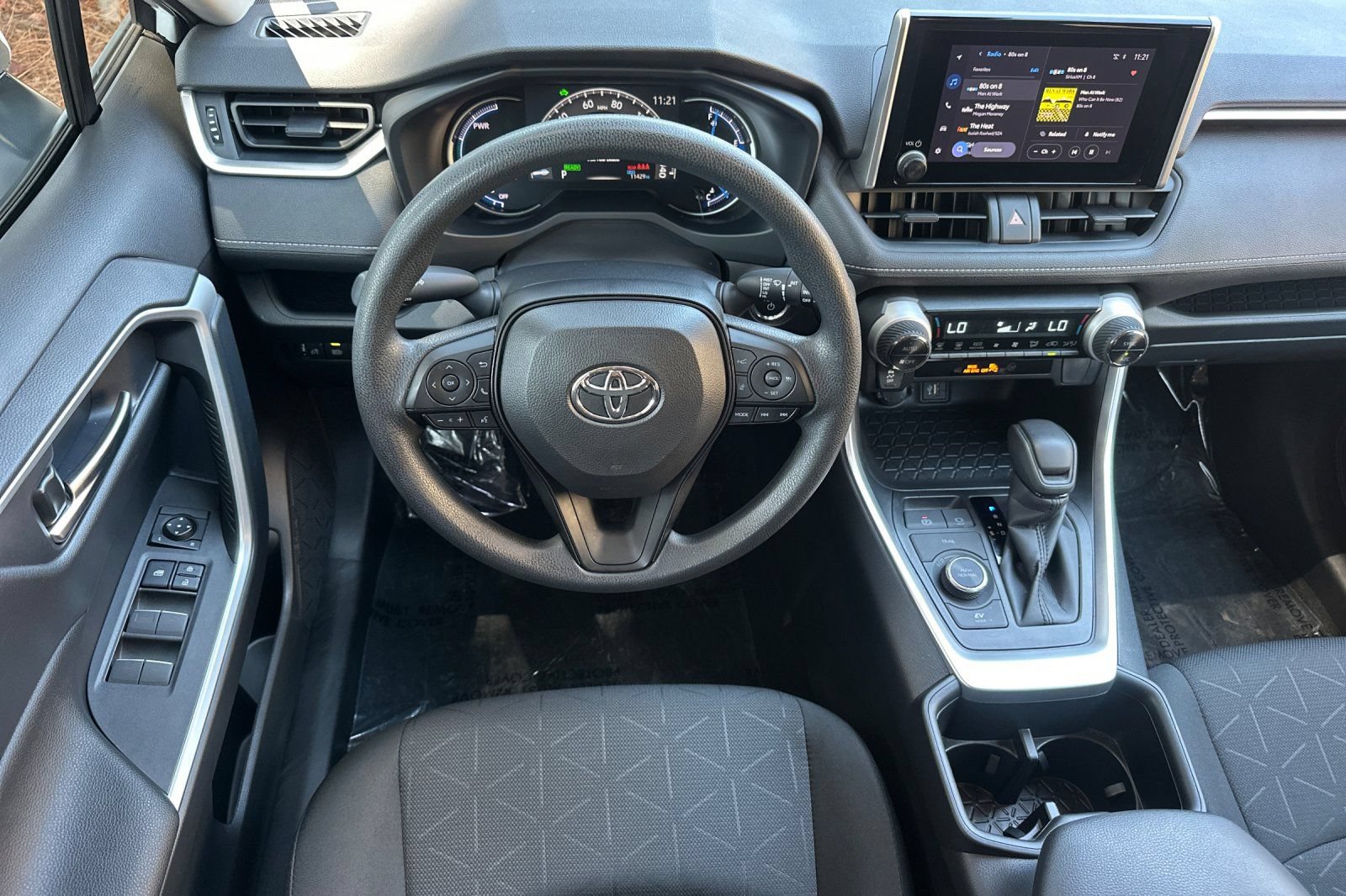 Used 2025 Toyota RAV4 XLE w/ Convenience Package AWD/4WD image 16