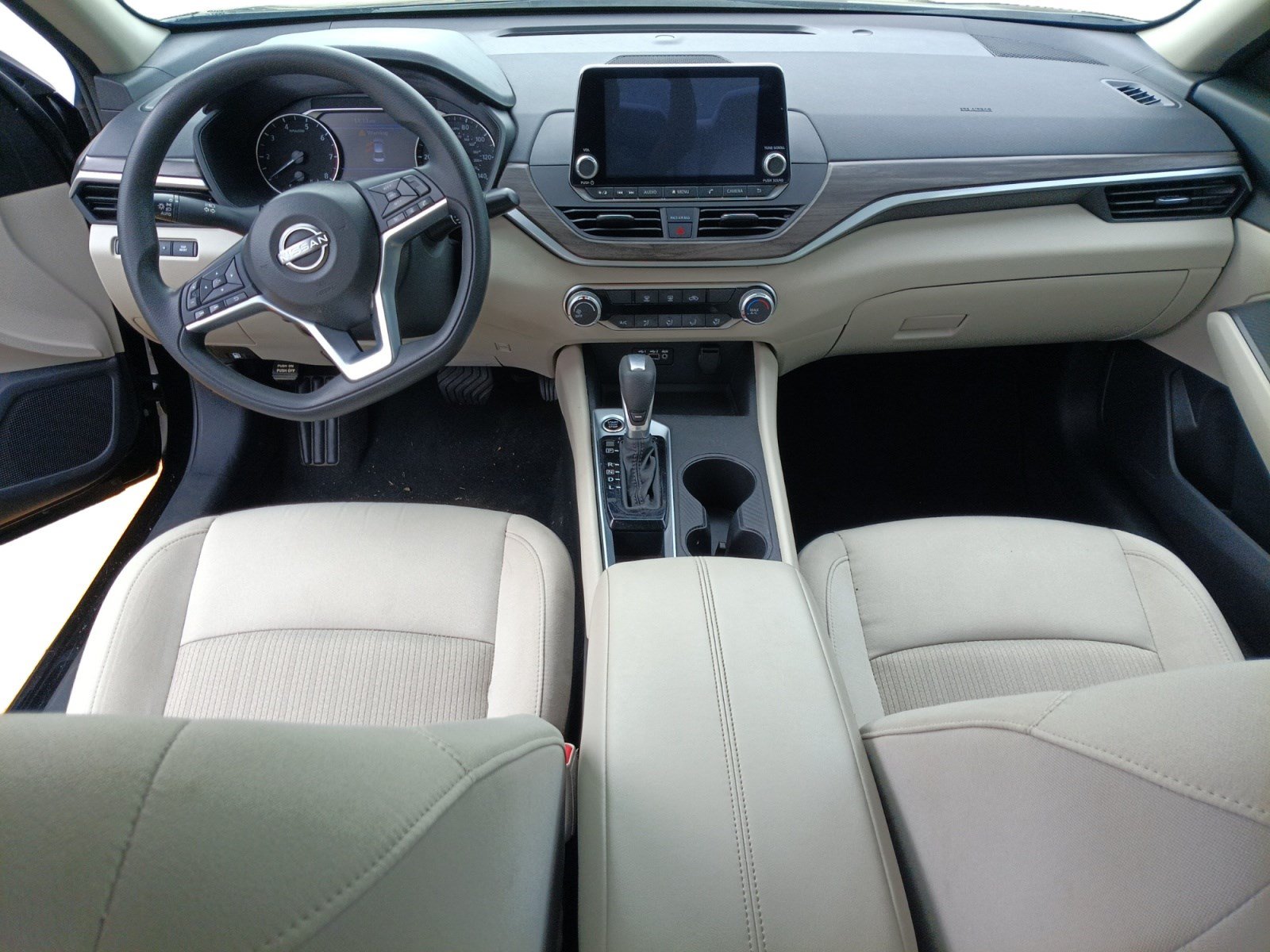 Used 2025 Nissan Altima 2.5 SV FWD image 17