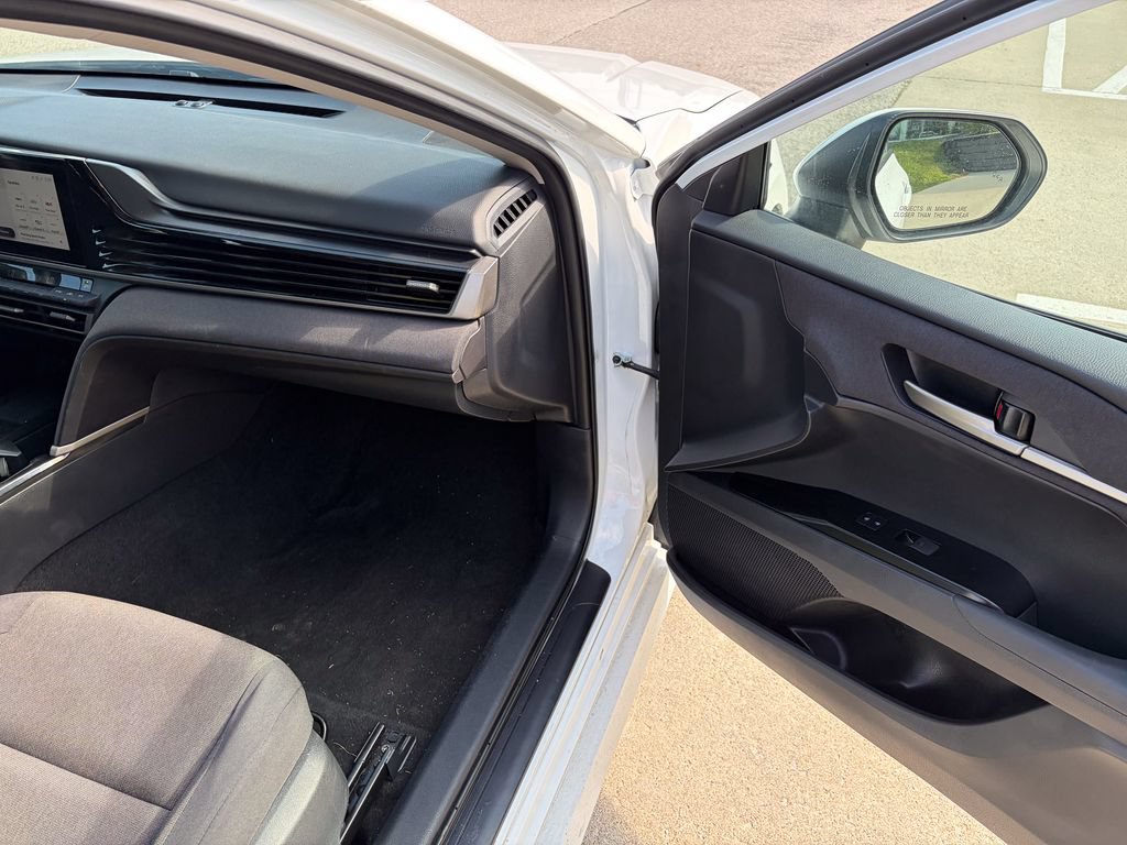 Used 2025 Toyota Camry LE FWD image 17