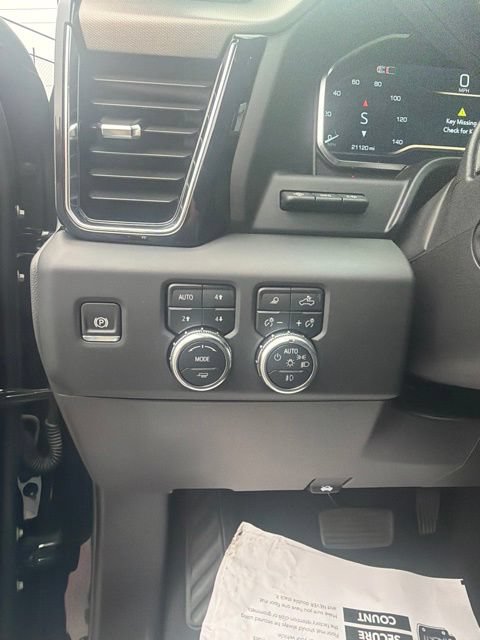 Used 2019 Jeep Wrangler Unlimited Sahara w/ Dual Top Group AWD/4WD image 17