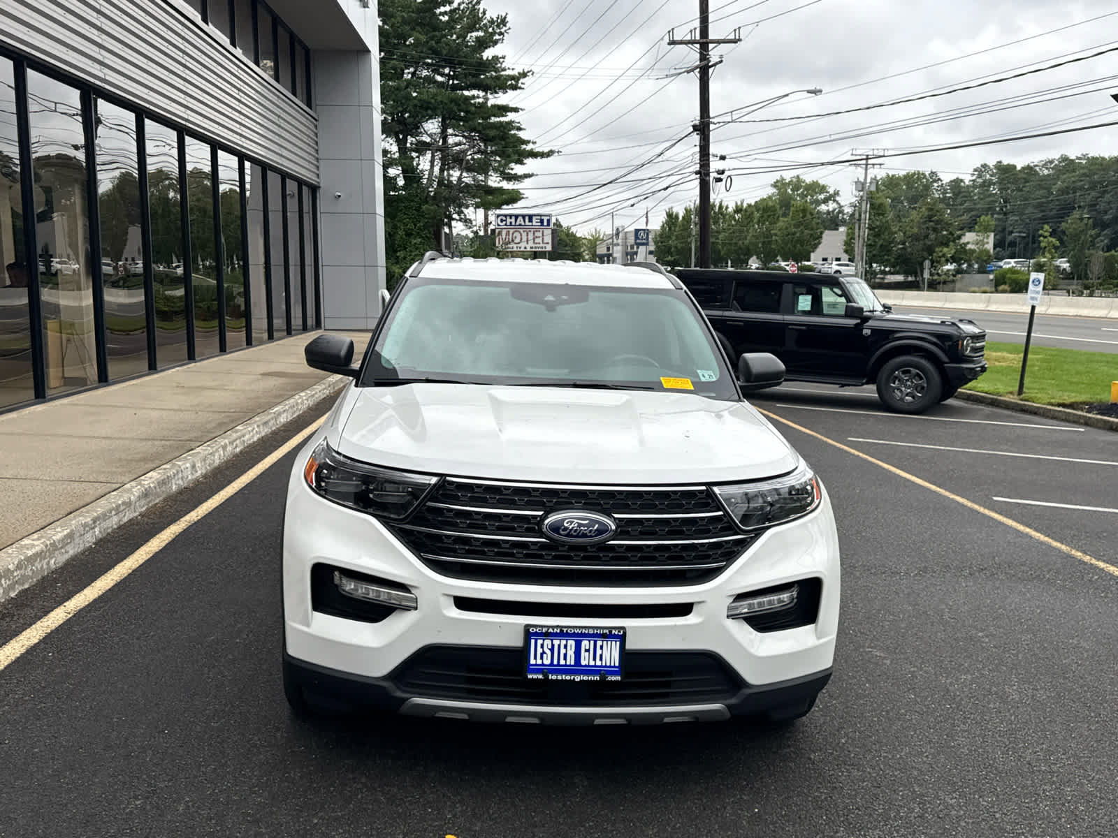 Certified 2024 Ford Explorer XLT w/ Equipment Group 202A AWD/4WD image 2