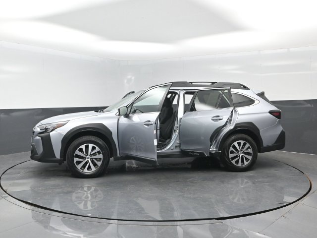 Used 2025 Subaru Outback Premium AWD/4WD image 29