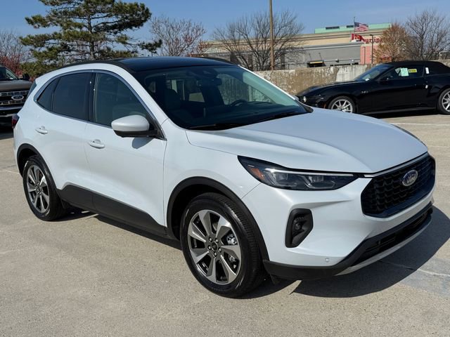 Certified 2025 Ford Escape Platinum w/ Premium Technology Package image 8