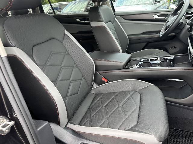 Used 2024 Volkswagen Atlas Peak Edition SE AWD/4WD image 19