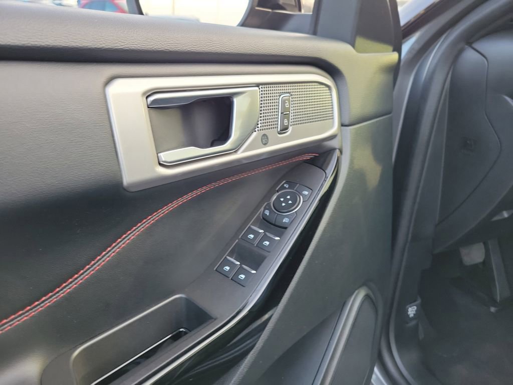 Certified 2023 Ford Explorer ST-Line w/ Class IV Trailer Tow Package image 19