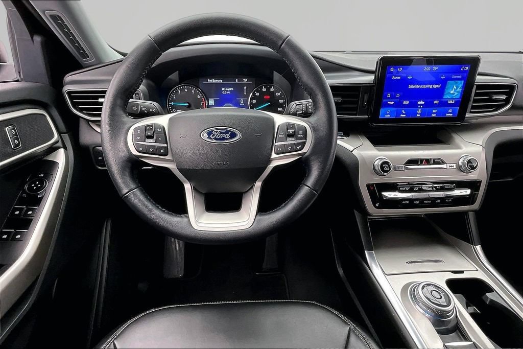 Certified 2022 Ford Explorer XLT w/ Equipment Group 202A AWD/4WD image 5