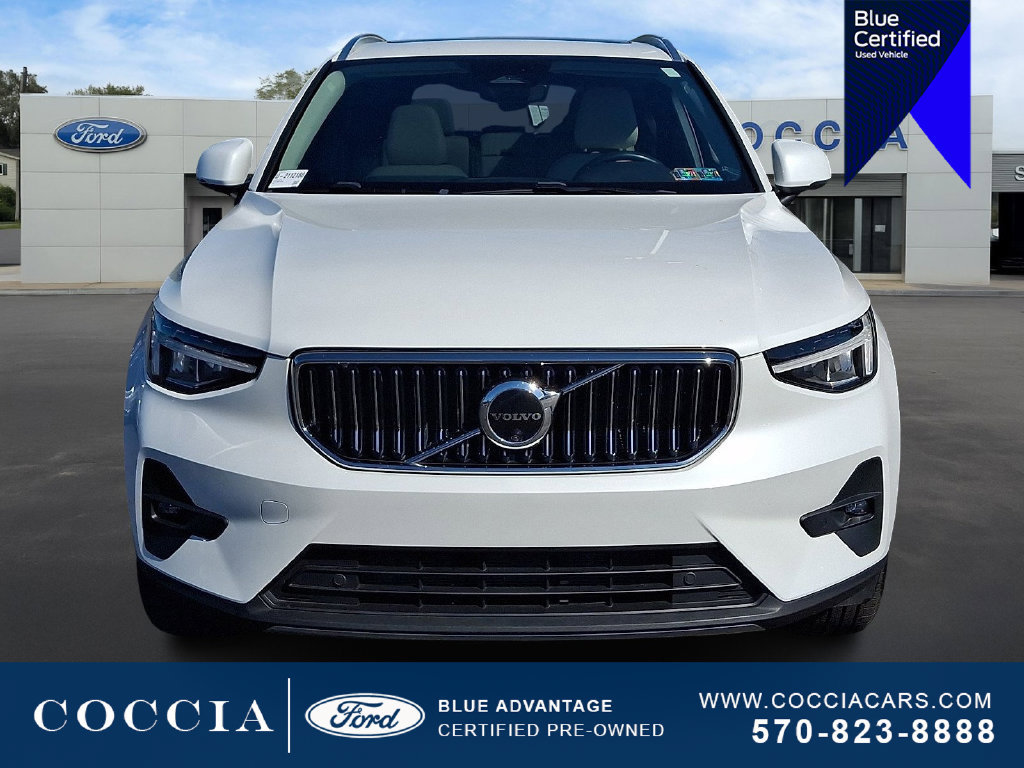 Used 2023 Volvo XC40 B5 Plus w/ Protection Package Premier AWD/4WD image 2