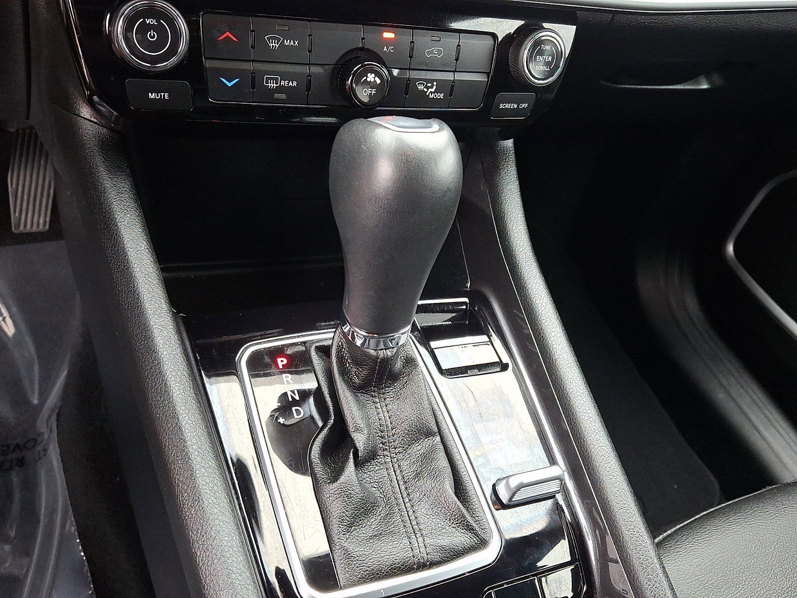 Used 2024 Jeep Compass Latitude image 13