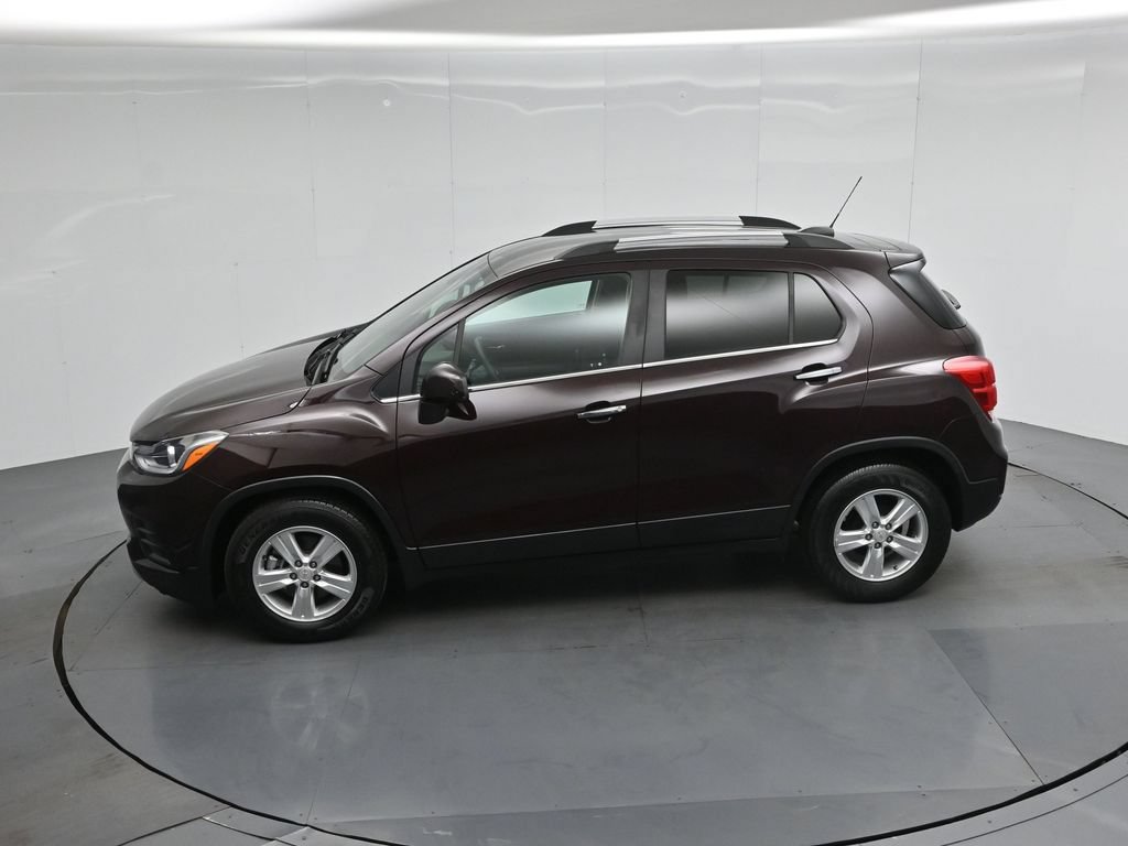 Used 2020 Chevrolet Trax LT w/ LT Convenience Package FWD image 39