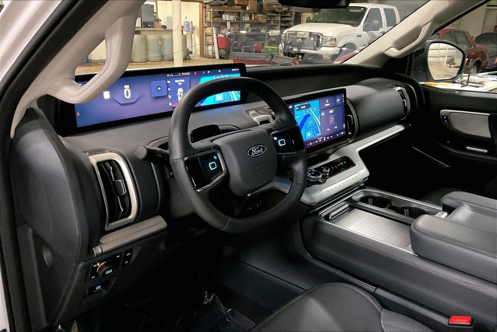 Certified 2025 Ford Expedition Active AWD/4WD image 13