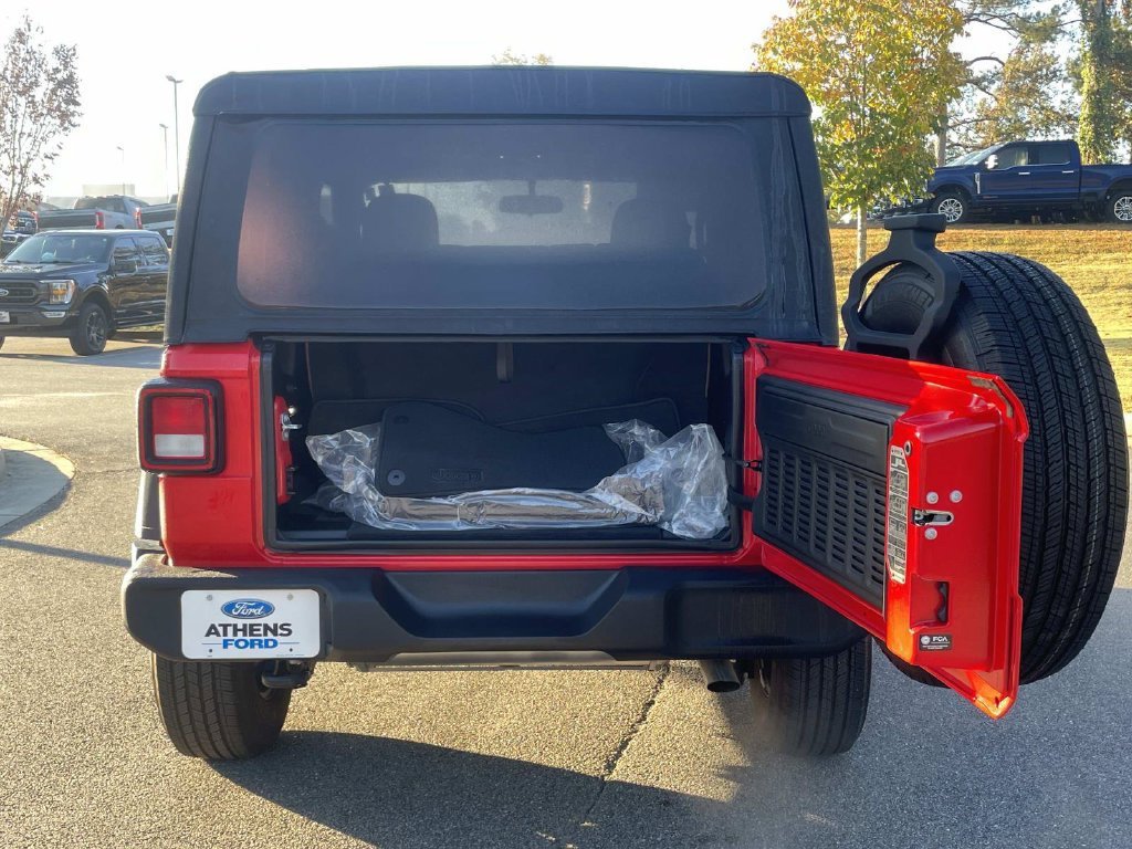 Used 2023 Jeep Wrangler Sport AWD/4WD image 5
