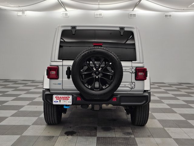 Used 2024 Jeep Wrangler Unlimited Sahara AWD/4WD image 9