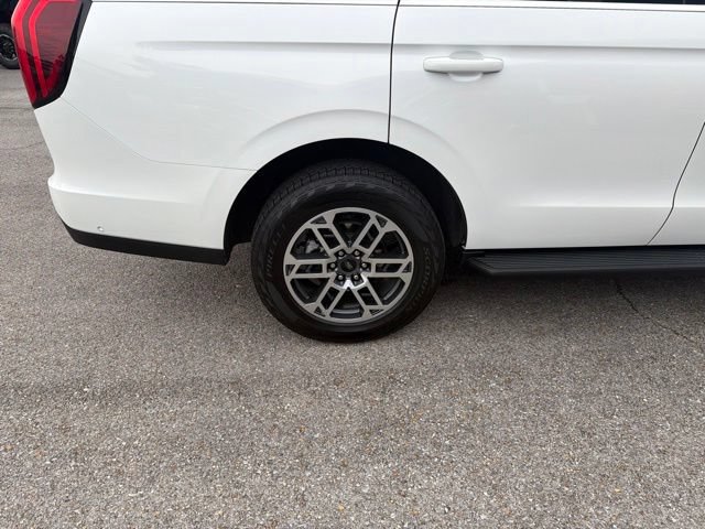 Certified 2025 Ford Expedition Active AWD/4WD image 28