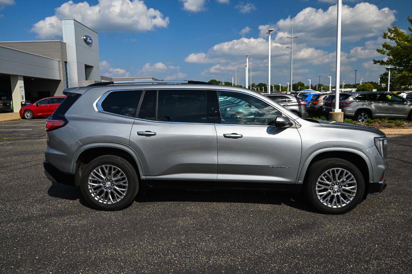 Used 2024 GMC Acadia Denali AWD/4WD image 6