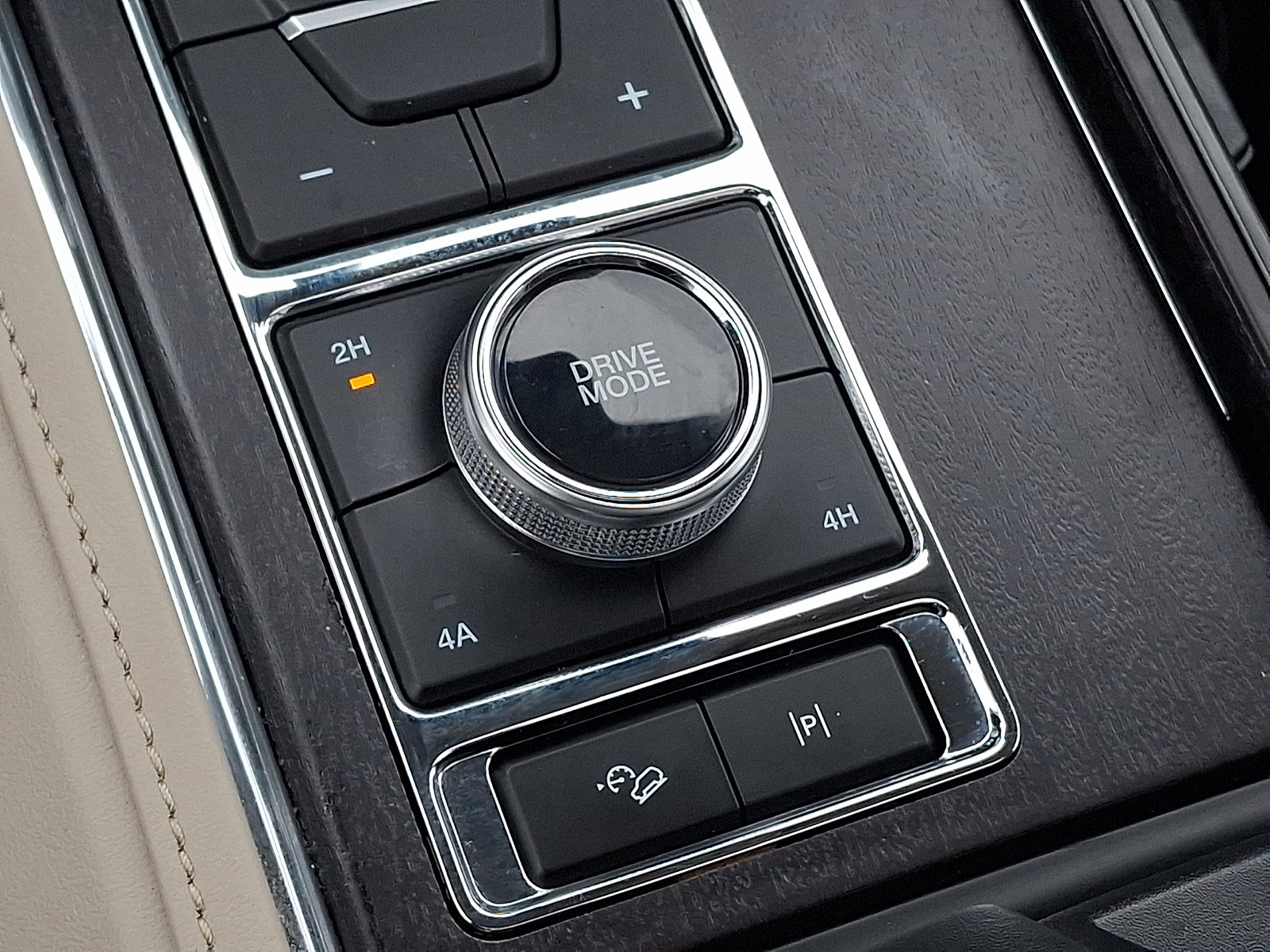 Certified 2024 Ford Expedition Platinum image 30