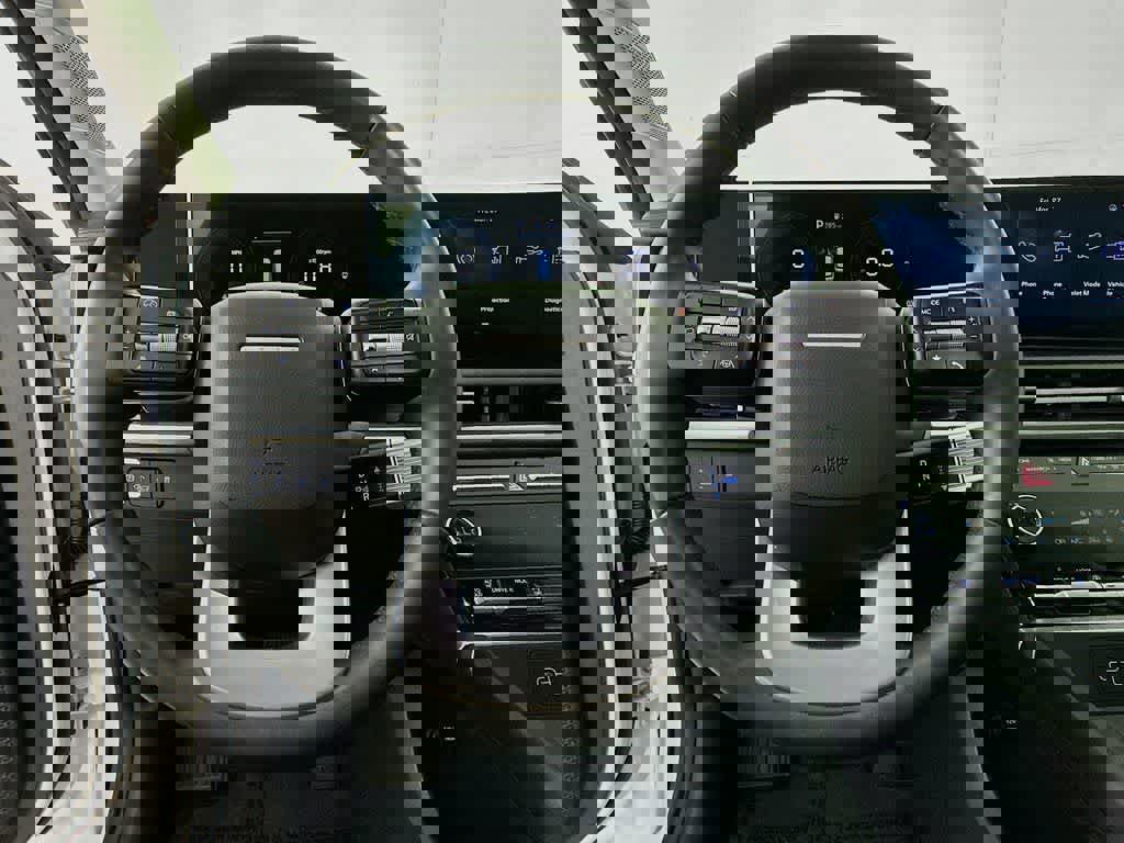 Used 2025 Hyundai Santa Fe SEL image 18