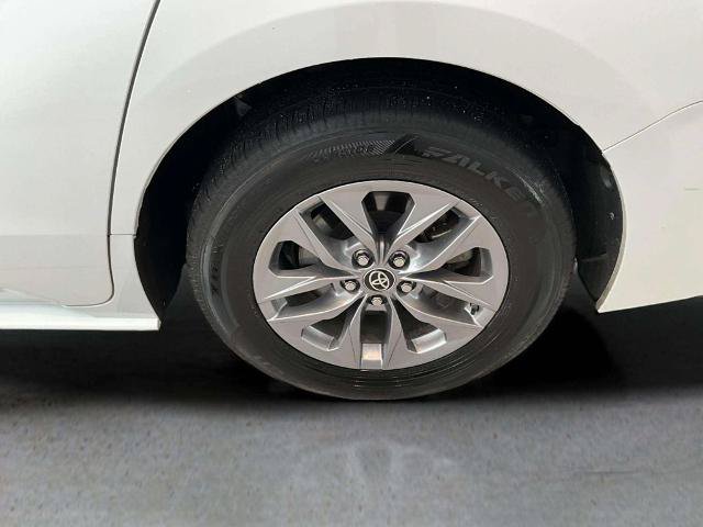 Used 2025 Toyota Sienna XLE FWD image 29