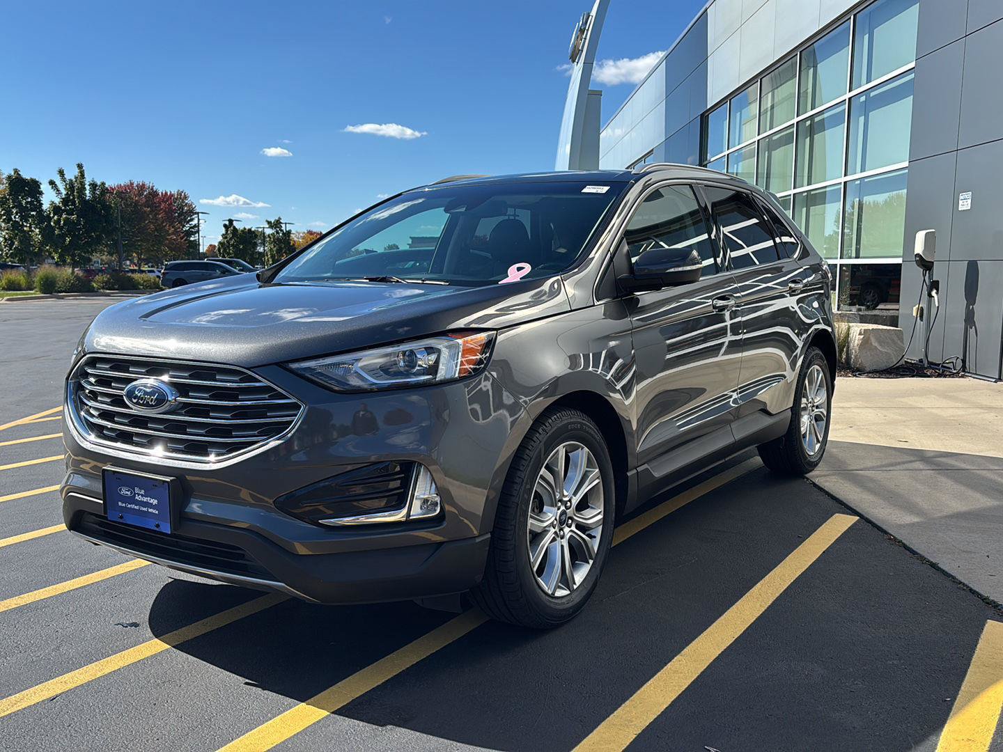 Certified 2019 Ford Edge Titanium w/ Cold Weather Package AWD/4WD image 3