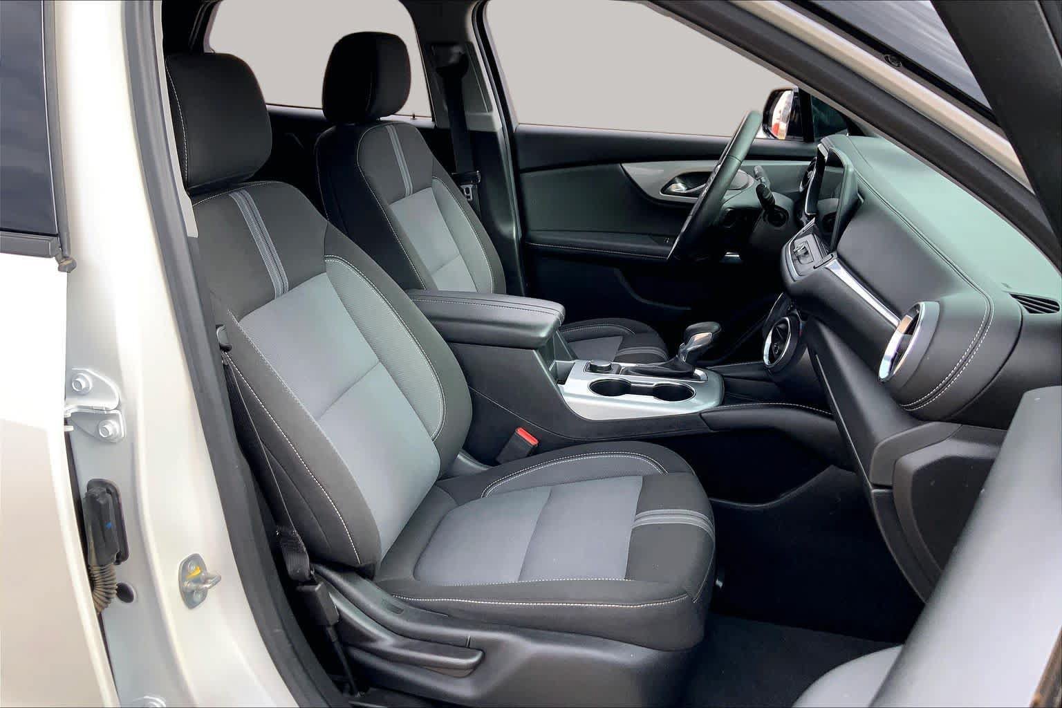 Used 2023 Chevrolet Blazer LT w/ Midnight/Sport Edition FWD image 9