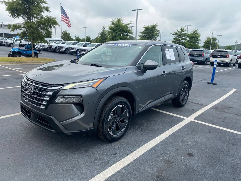 Used 2024 Nissan Rogue SV FWD image 3