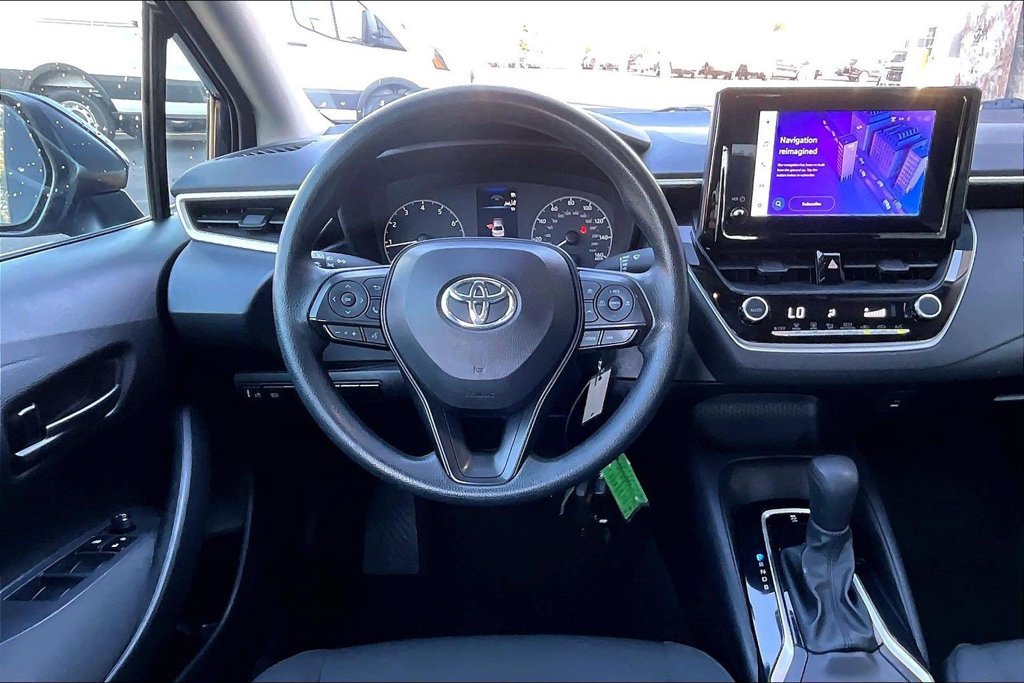 Used 2024 Toyota Corolla LE FWD image 5