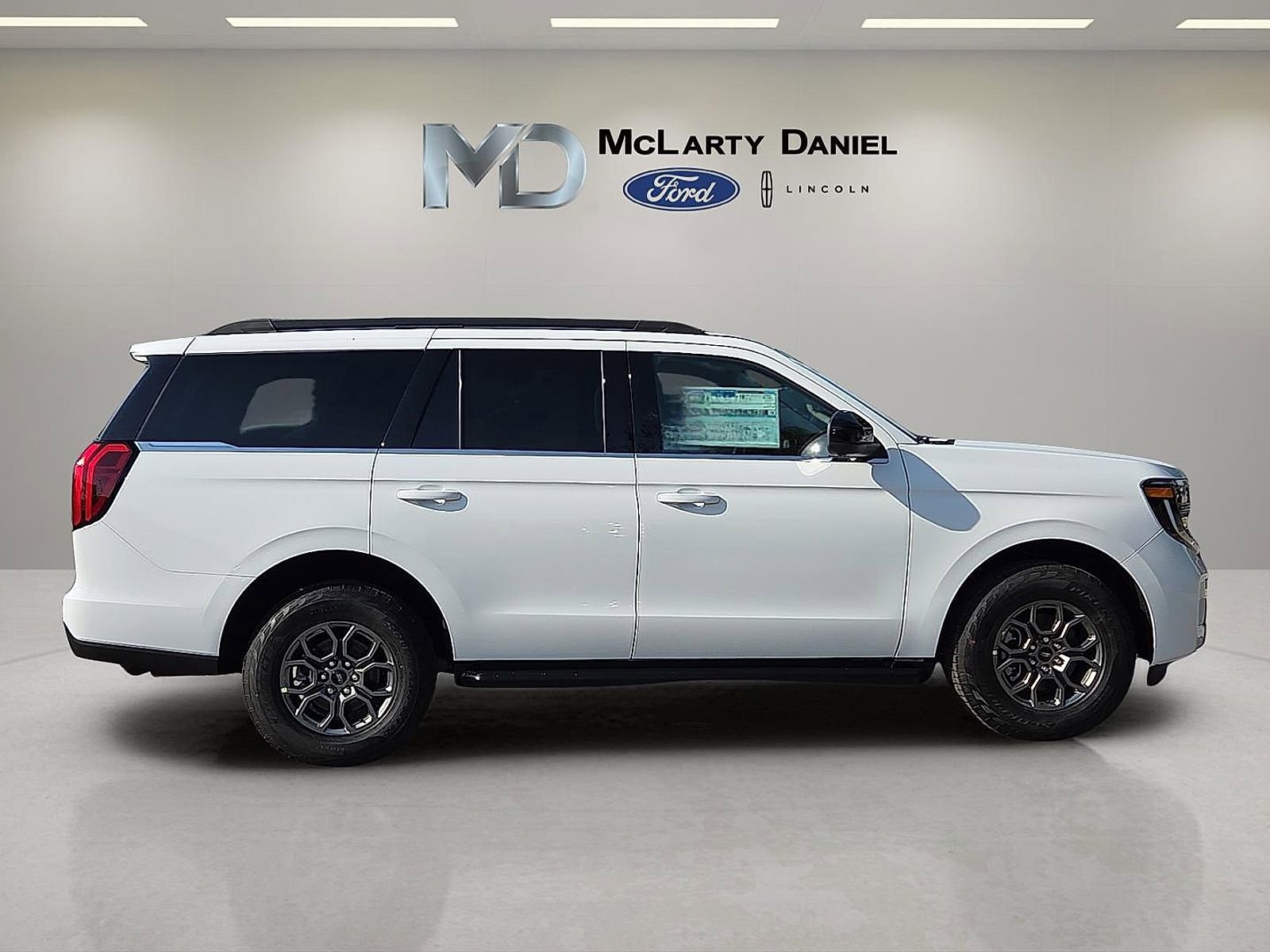 Certified 2025 Ford Expedition Active AWD/4WD image 6