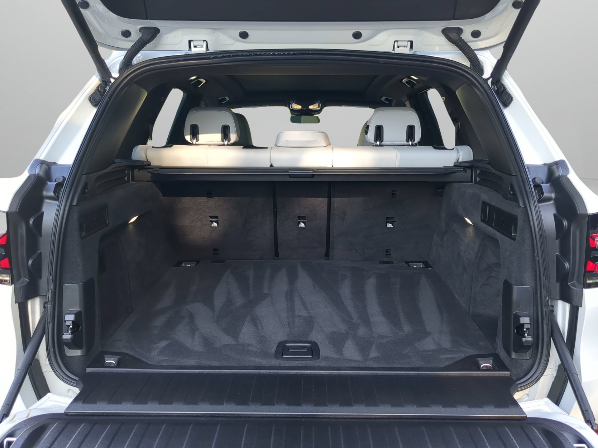 Used 2025 BMW X5 xDrive40i w/ Premium Package AWD/4WD image 46