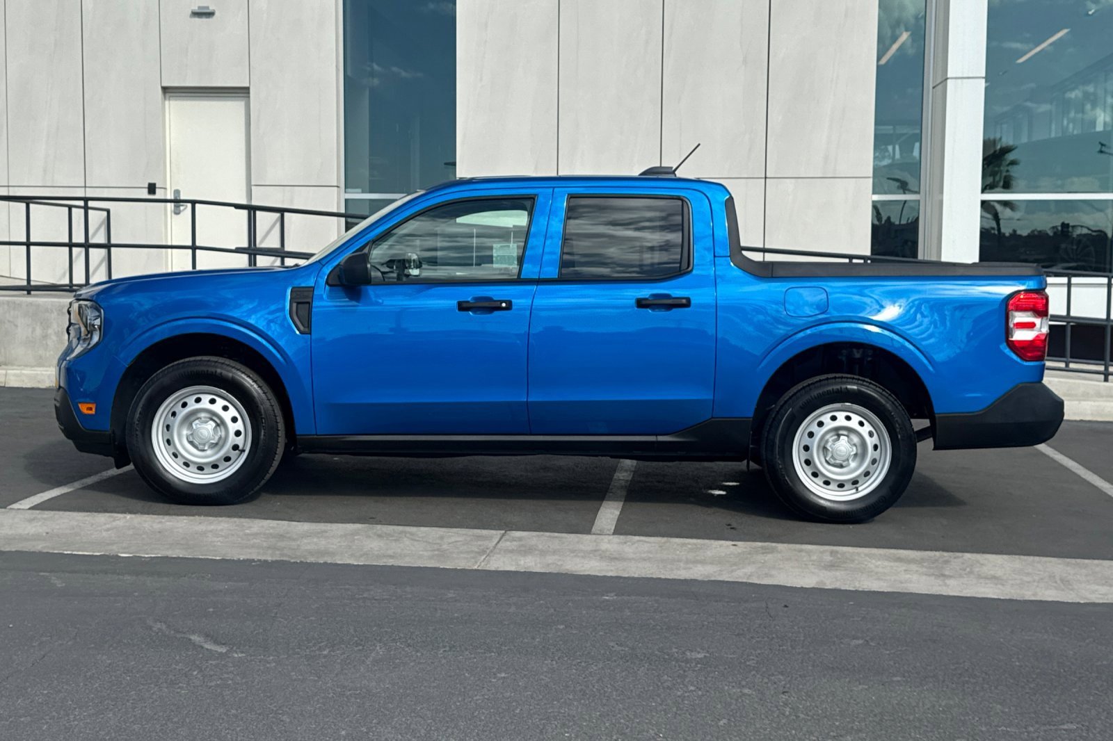 Certified 2025 Ford Maverick XL w/ Equipment Group 101A image 6