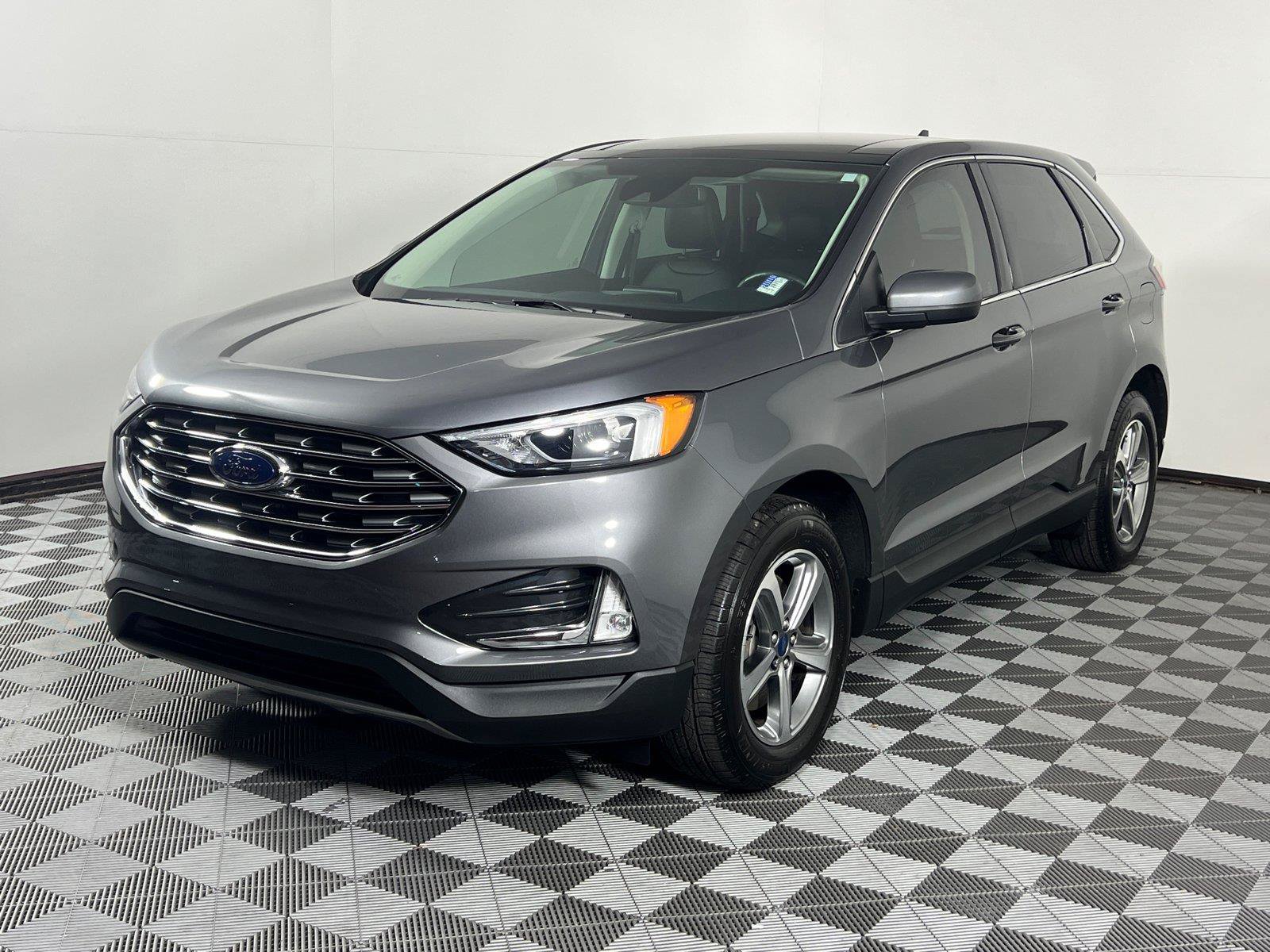 Certified 2022 Ford Edge SEL w/ Convenience Package AWD/4WD image 3