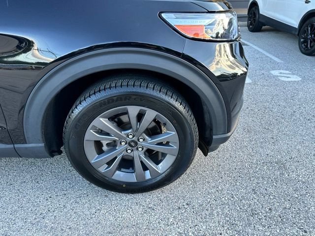 Certified 2023 Ford Explorer XLT w/ Equipment Group 202A AWD/4WD image 90