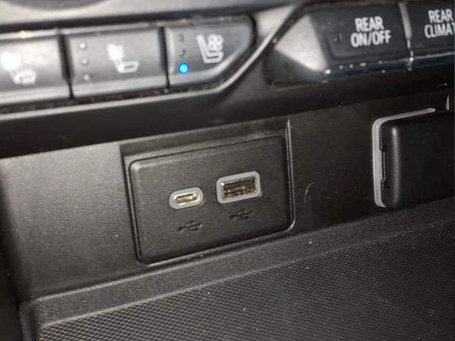 Used 2022 Chevrolet Suburban High Country w/ LPO, Illumination Package AWD/4WD image 10