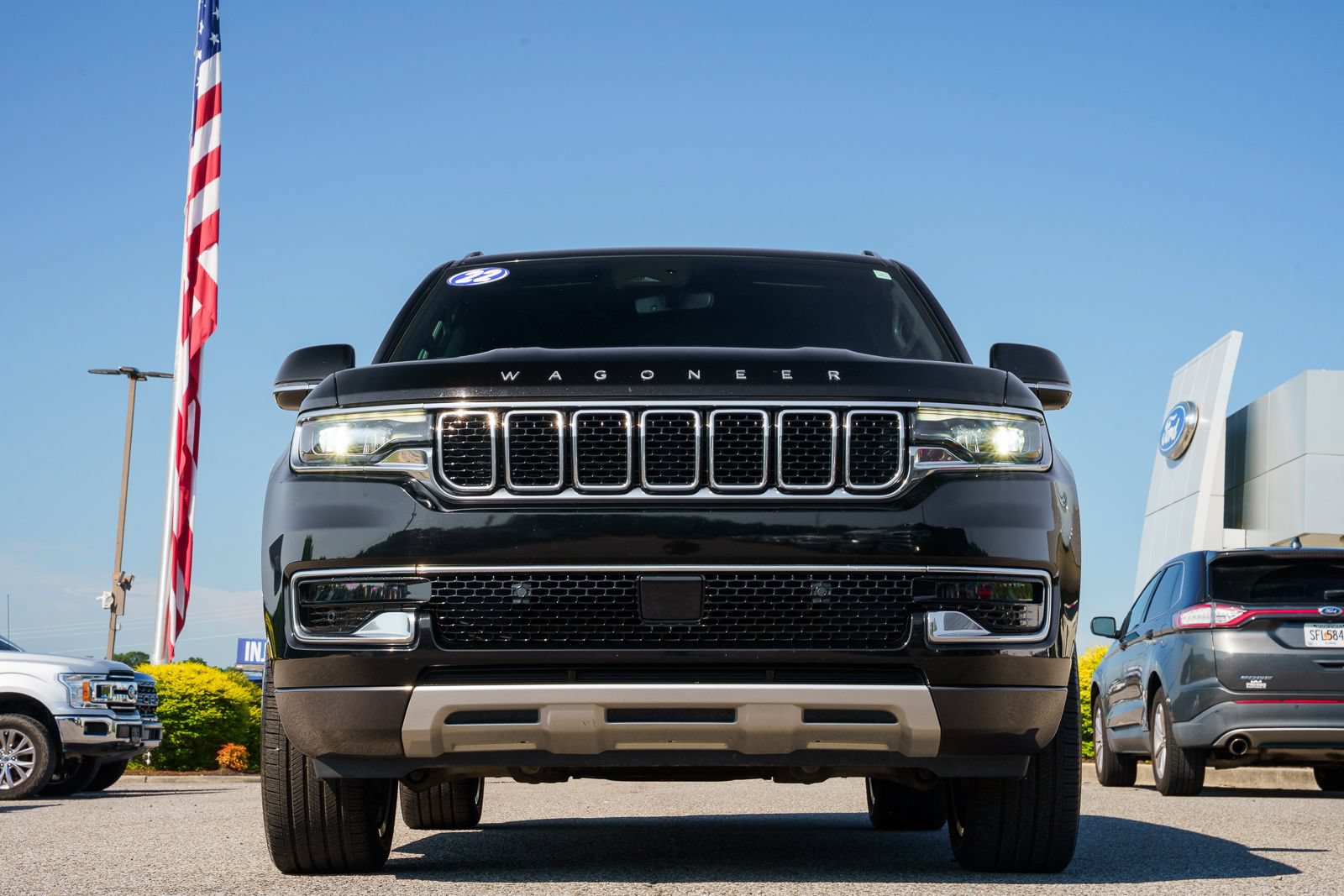 Used 2022 Jeep Wagoneer Series II w/ Premium Group I AWD/4WD image 2