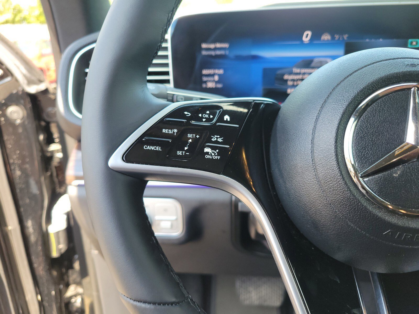 Used 2024 Mercedes-Benz GLE 350 4MATIC w/ 3rd Row Seat Package image 27