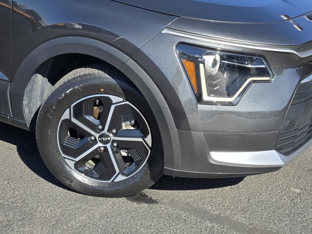 Used 2025 Kia Niro LX FWD image 9