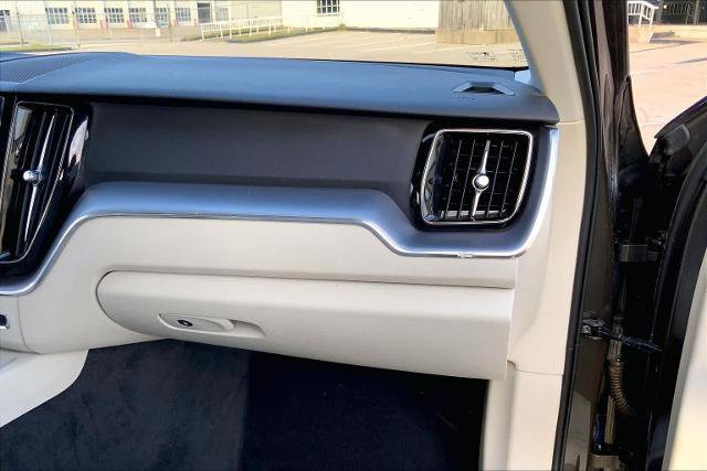 Used 2020 Volvo XC60 T5 Momentum image 19