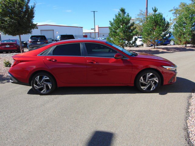 Used 2025 Hyundai Elantra SEL FWD image 7