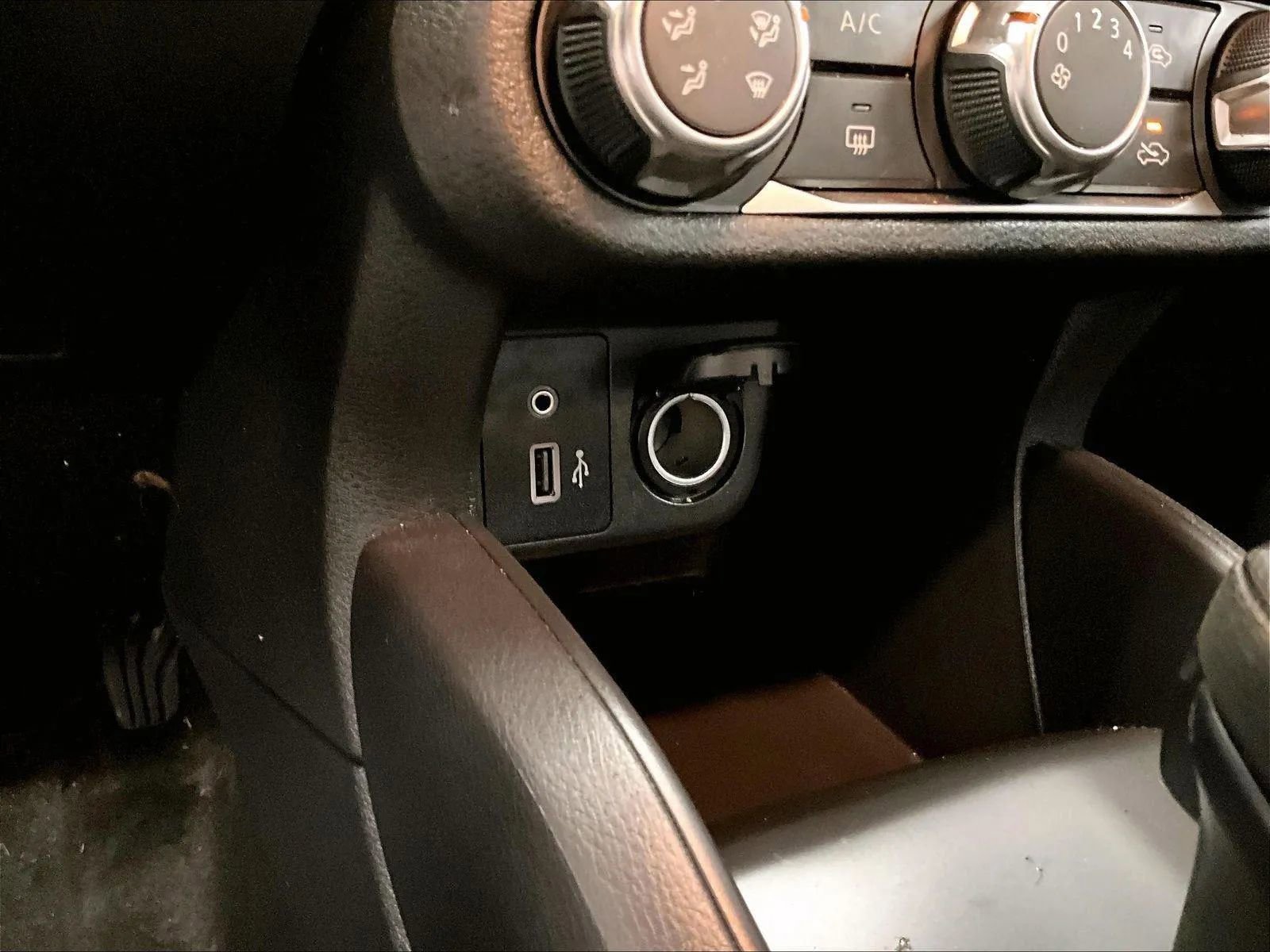 Used 2024 Nissan Versa S w/ Trunk Package image 31