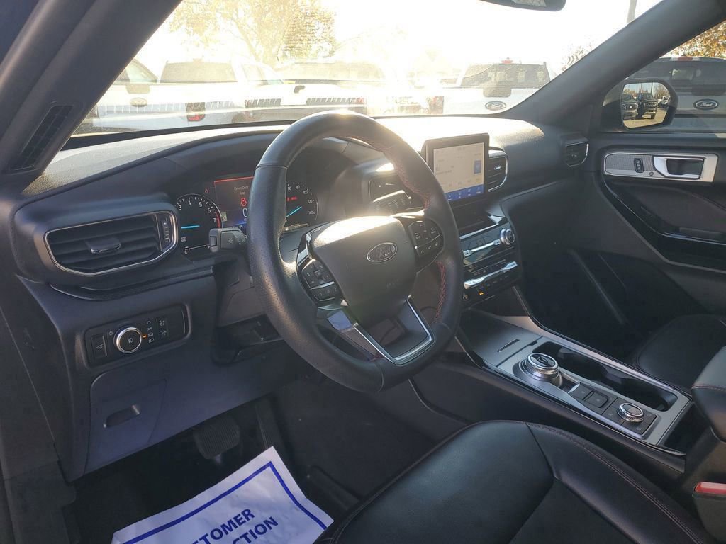 Certified 2023 Ford Explorer ST-Line w/ Class IV Trailer Tow Package image 18