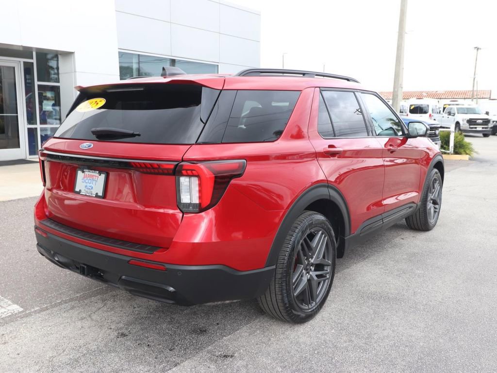 Certified 2025 Ford Explorer ST-Line w/ Premium Package image 5