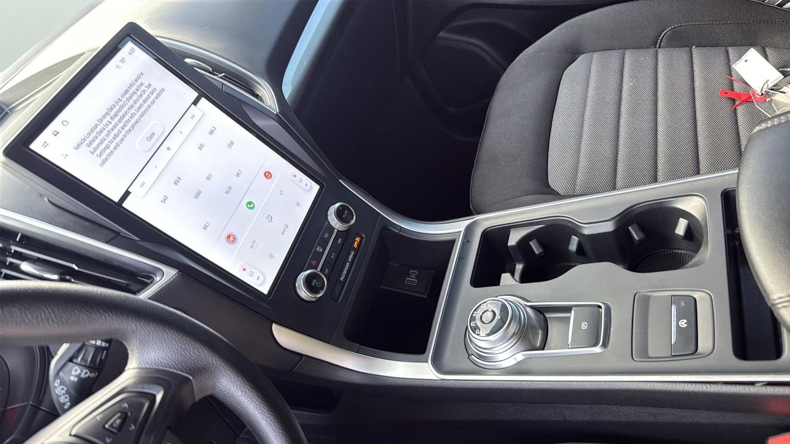 Certified 2024 Ford Edge SE w/ Black Appearance Package image 19