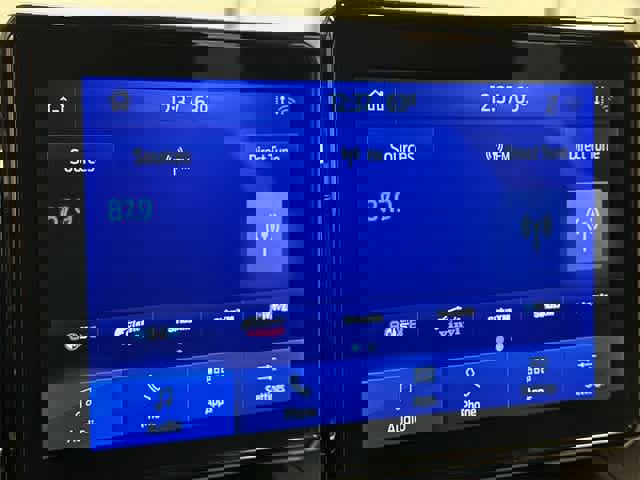 Certified 2022 Ford Explorer XLT w/ Equipment Group 202A image 15