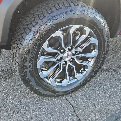 Used 2023 GMC Canyon Denali image 9