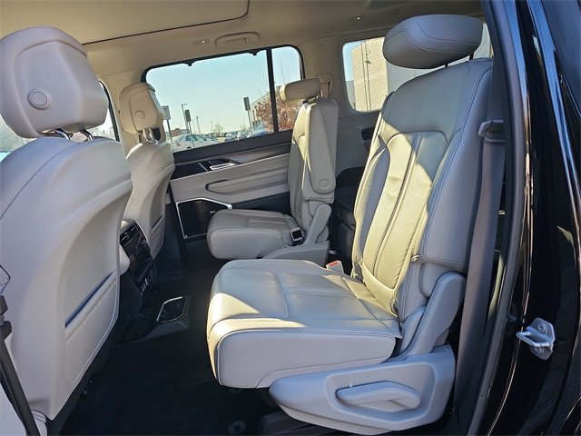 Used 2023 Jeep Wagoneer Series III w/ Premium Group I image 14