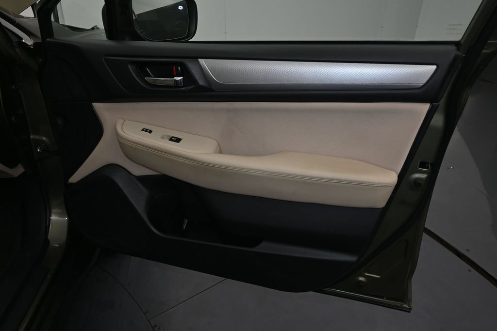 Used 2019 Subaru Outback 2.5i Premium AWD/4WD image 17